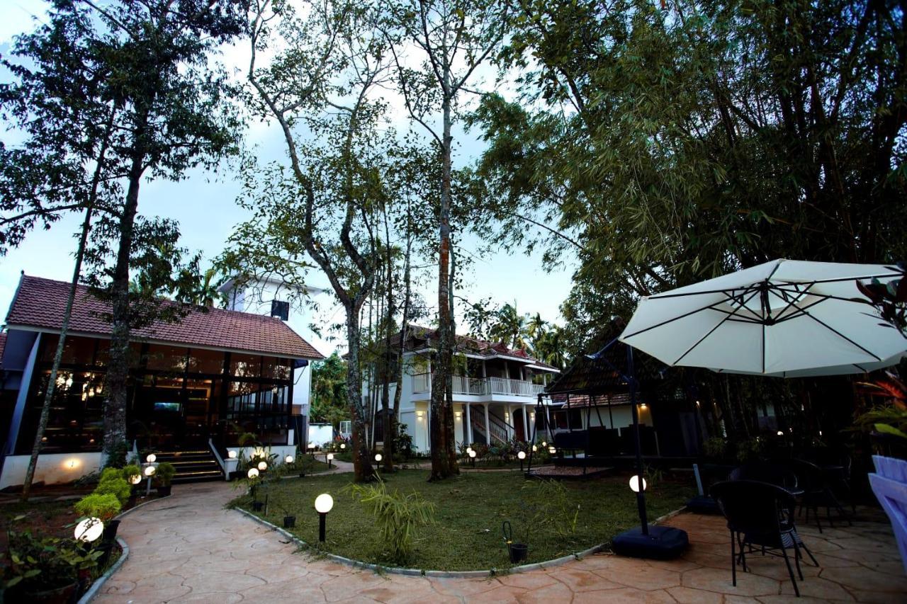 Bamboo Lagoon Backwater Front Resort Alappuzha Exterior foto