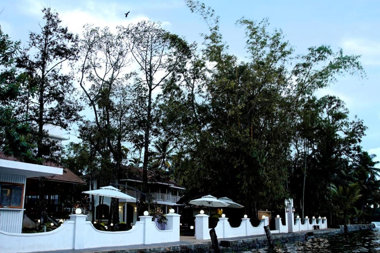 Bamboo Lagoon Backwater Front Resort Alappuzha Exterior foto